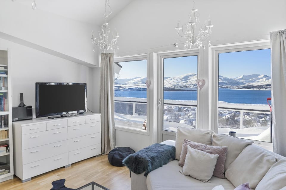 TV and multimedia, Living room, Seating area, Mountain view, Sea view