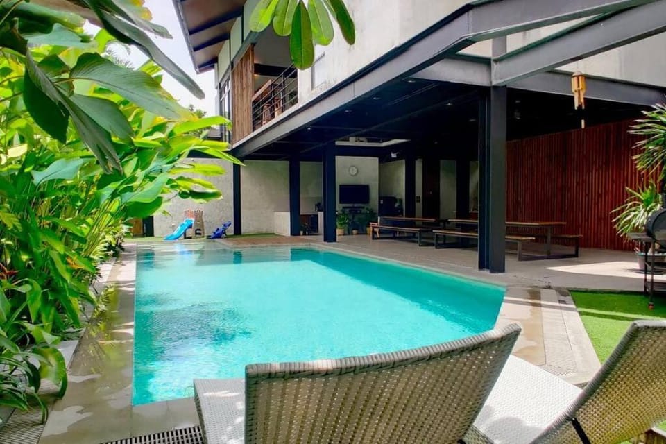 Pool view, Swimming pool, sunbed