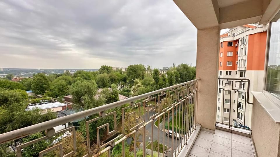 Property building, Day, View (from property/room), Balcony/Terrace