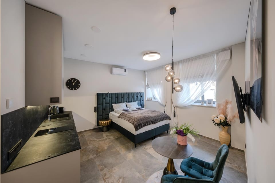 Old Town - Bajor Studios 2 - Self Check-in and Parking Apartment in Lithuania