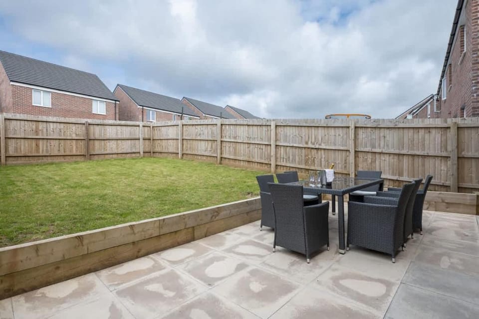 Cosy 3 Bed Near Beaches, Cardiff & Brecon Beacons House in Bridgend