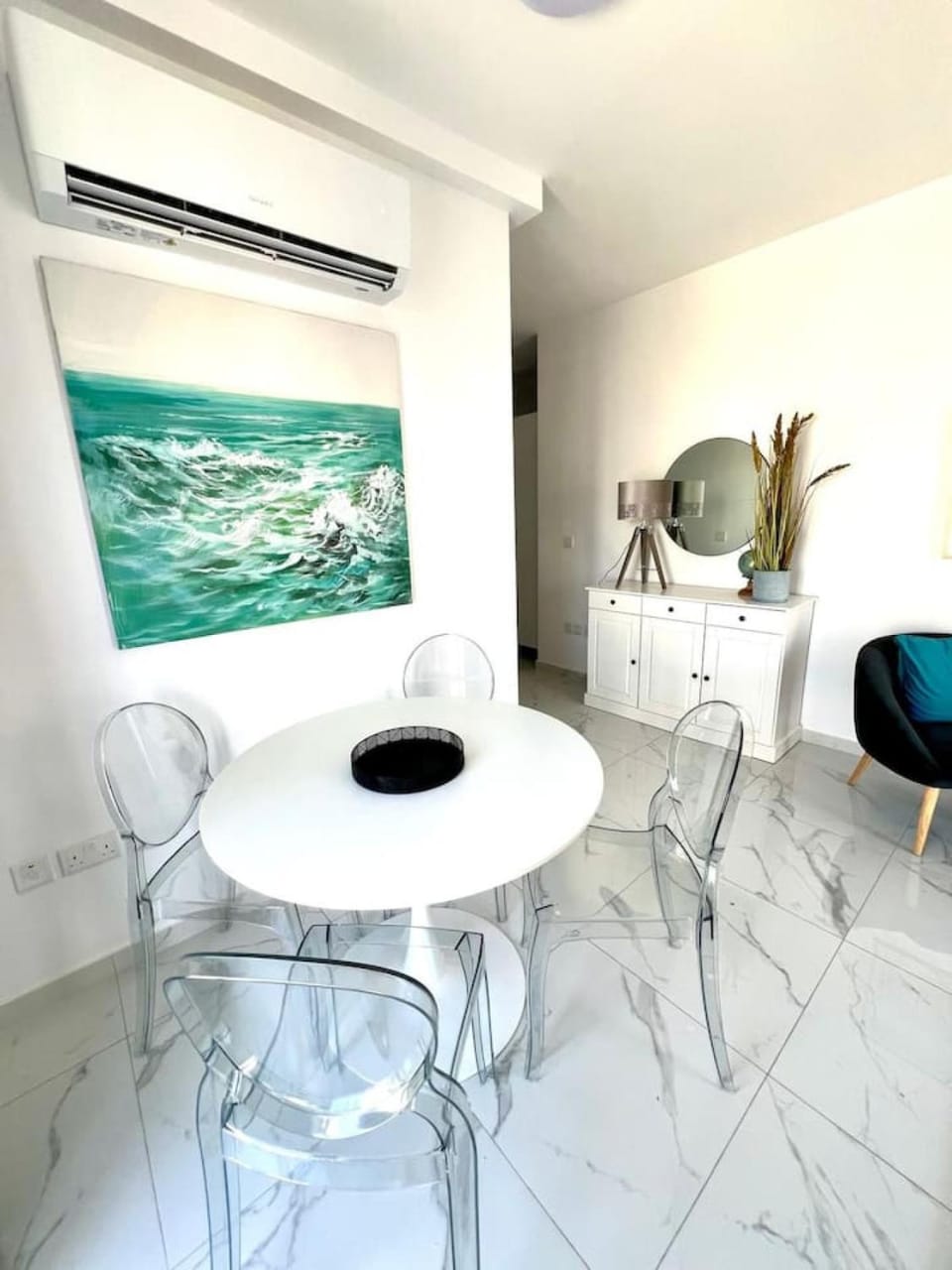 Living room, Seating area, Dining area, air conditioner