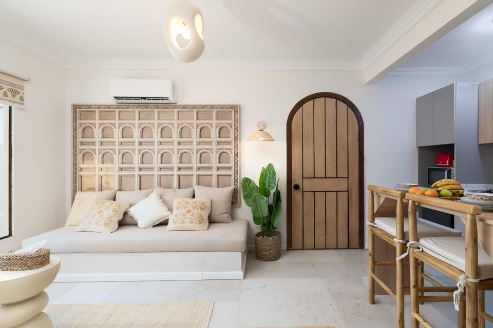 Kitchen or kitchenette, Living room, Photo of the whole room, Seating area, Dining area, minibar