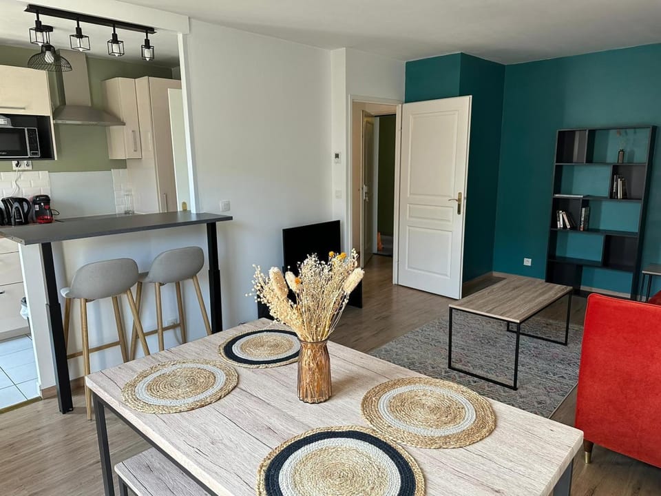 TV and multimedia, Living room, Dining area