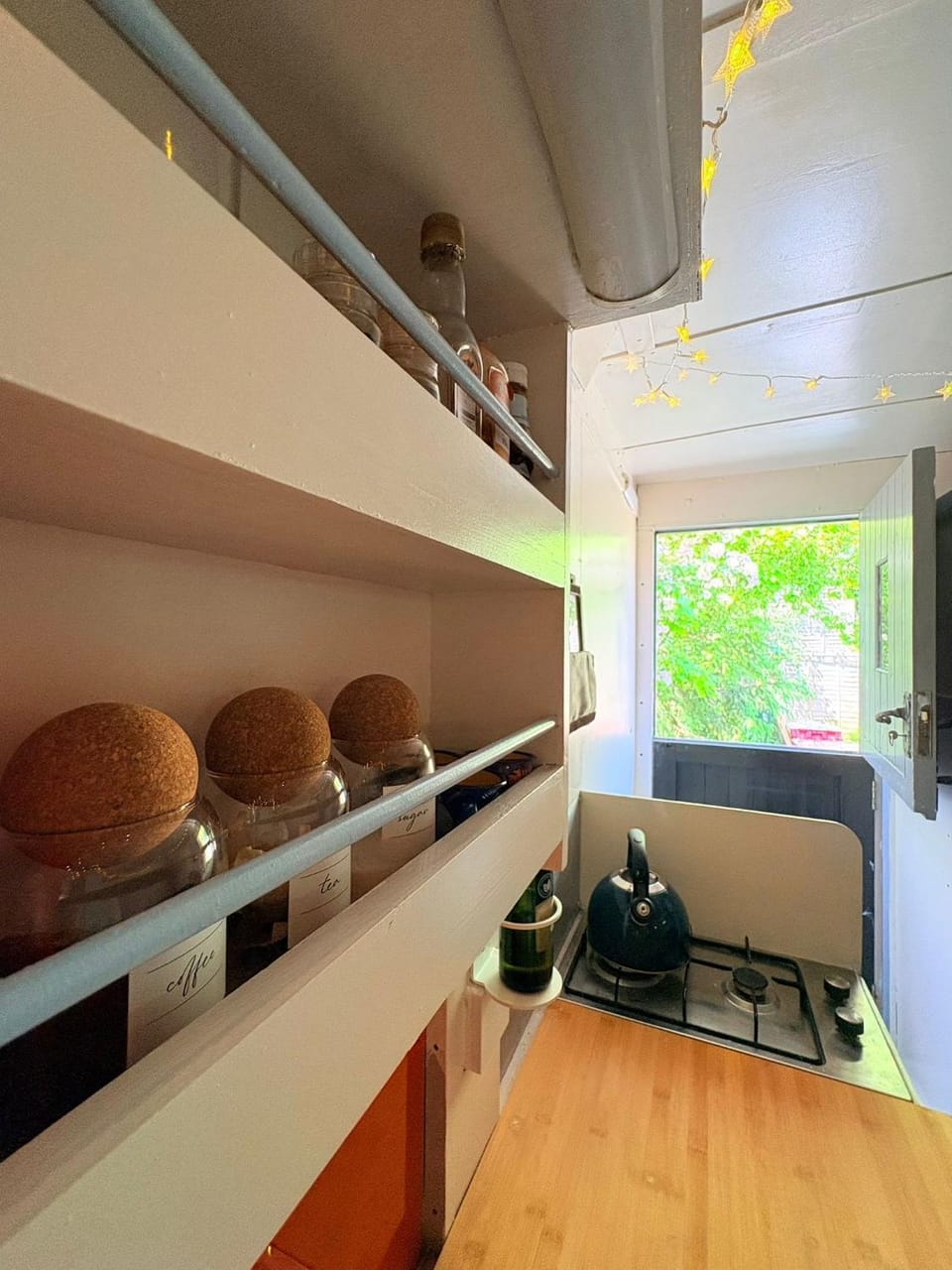Solar Powered Hideaway converted horse box refurbished May 2026 Apartment in Bosham