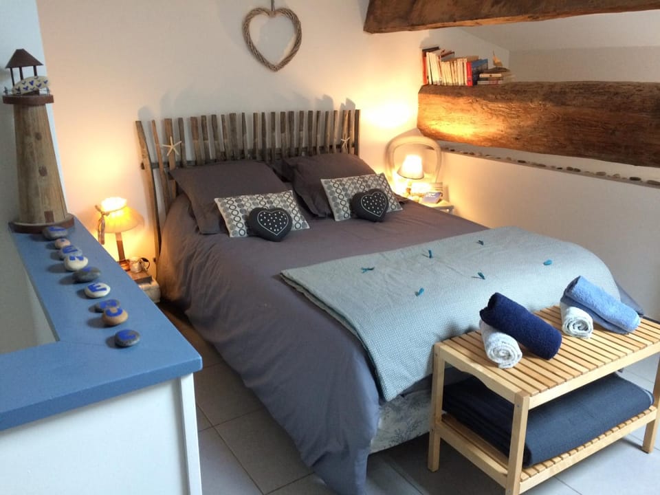 Bed, Photo of the whole room