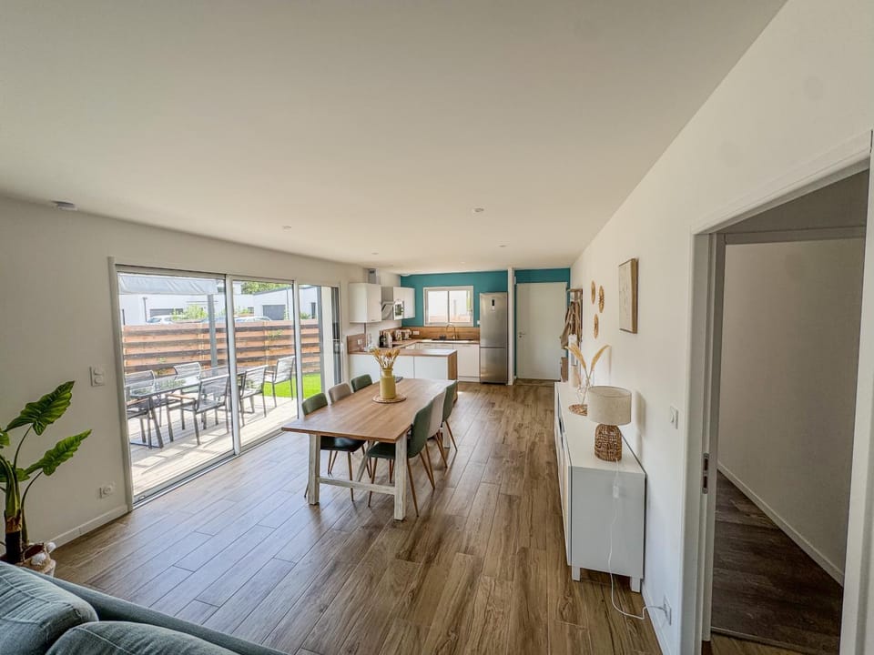 Communal lounge/ TV room, Living room, Seating area