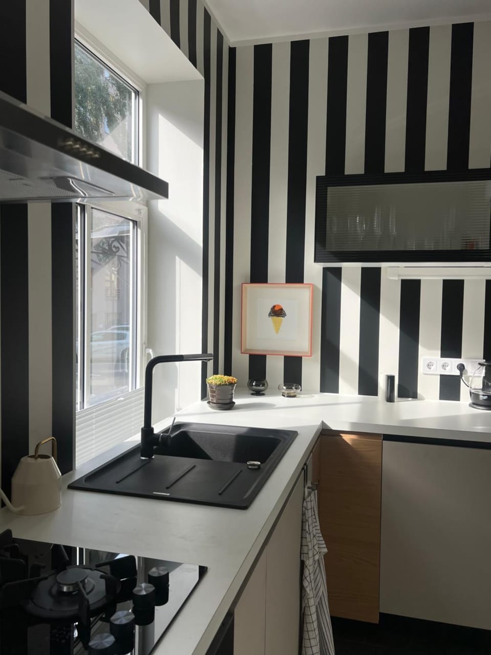 Coffee/tea facilities, Kitchen or kitchenette, Breakfast, Lunch, Dinner, dishwasher, oven, pet friendly, stove, kitchen