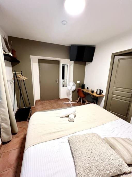 Bed, Photo of the whole room