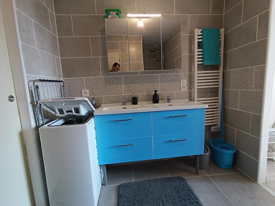 Appart complet 3 chambres calme facture et repas possibles Apartment in Auvergne-Rhône-Alpes