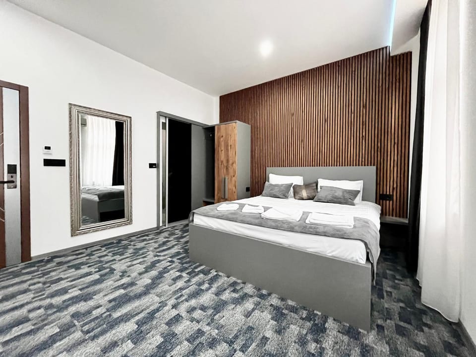 Photo of the whole room, towels