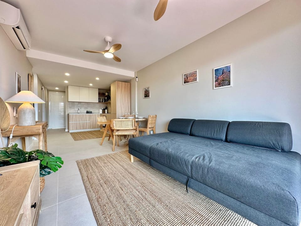 Living room, Dining area, air conditioner
