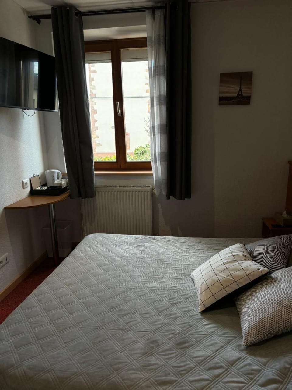 TV and multimedia, Photo of the whole room, Bedroom