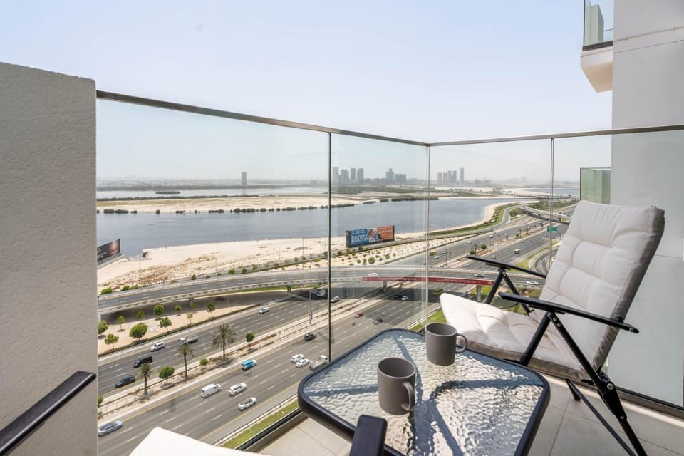 GuestReady – 1BD l Beautiful Creek View l Balcony Apartment in Dubai