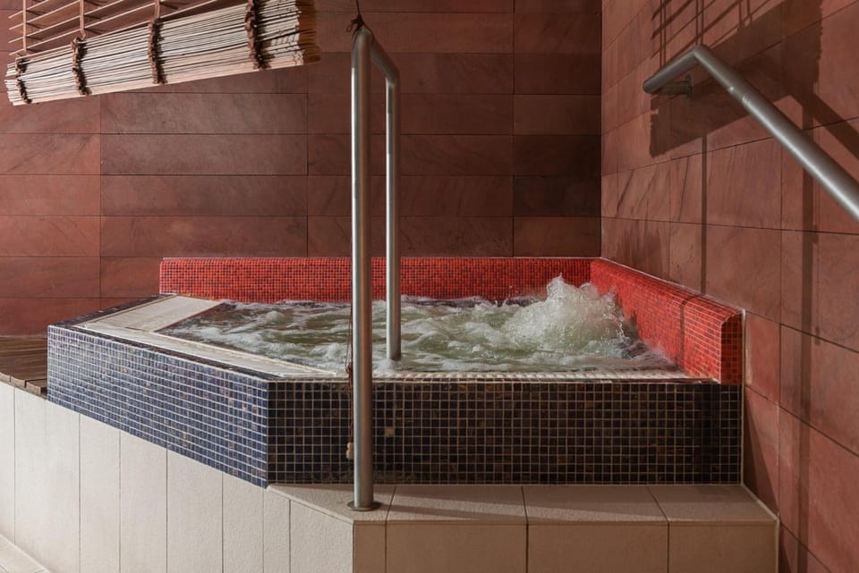 Hot Tub, Hot Tub