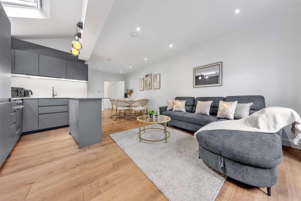 VOLCANIC HOT TUB Central London 2BR Lagoon, Memories Active for 6 Apartment in London Borough of Southwark