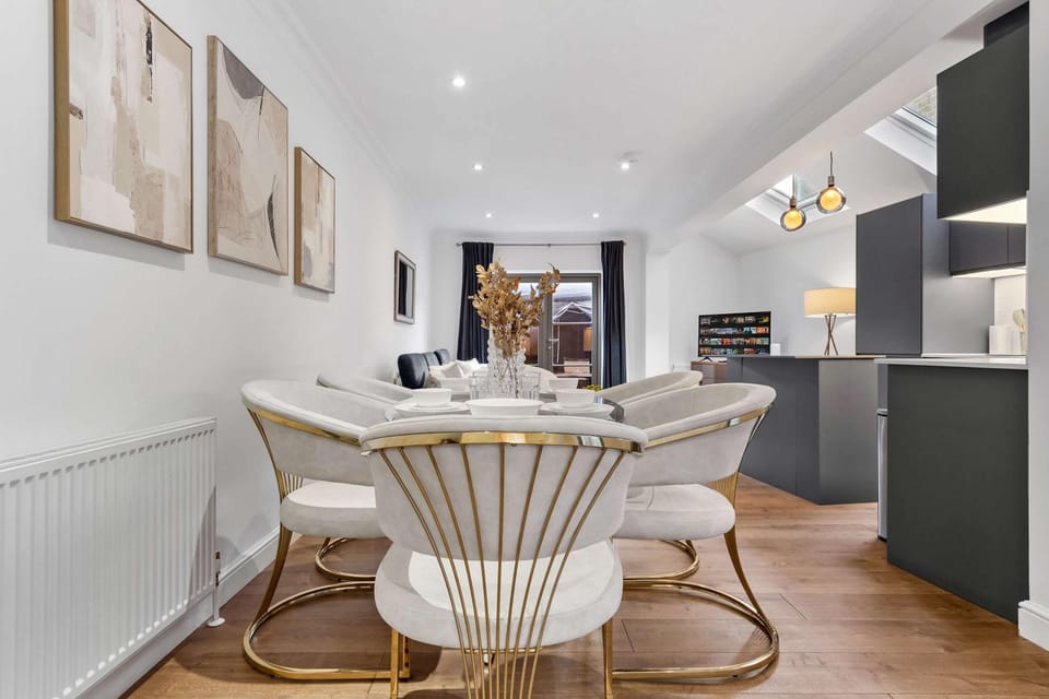 Seating area, Dining area