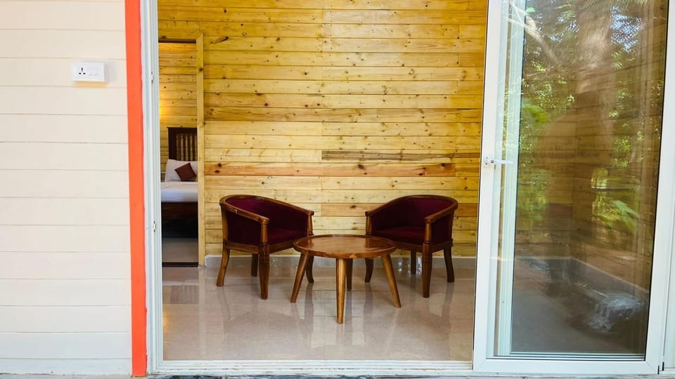 Patio, Living room, Seating area, Dining area