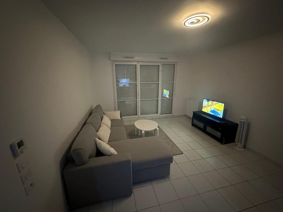 Communal lounge/ TV room, TV and multimedia, Living room
