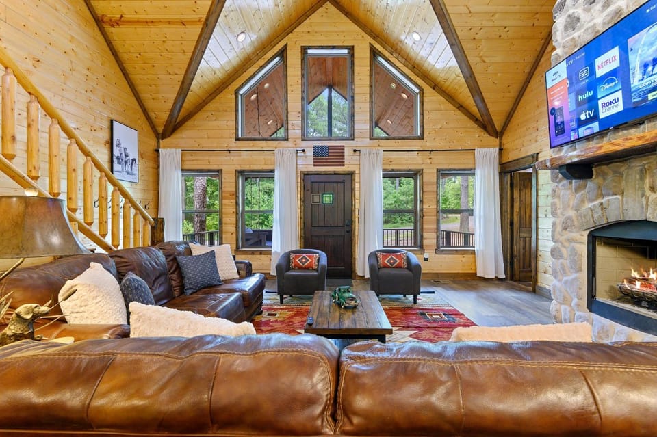 Natural landscape, TV and multimedia, View (from property/room), Living room, Seating area, fireplace