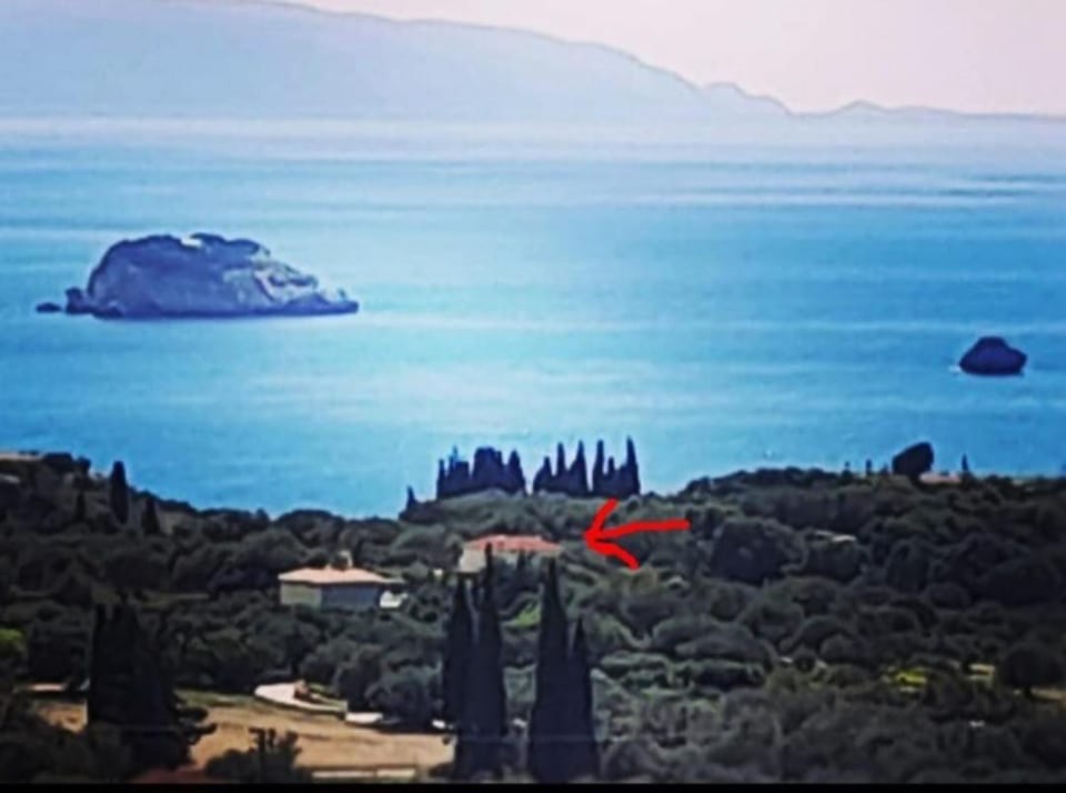 Nearby landmark, Day, Natural landscape