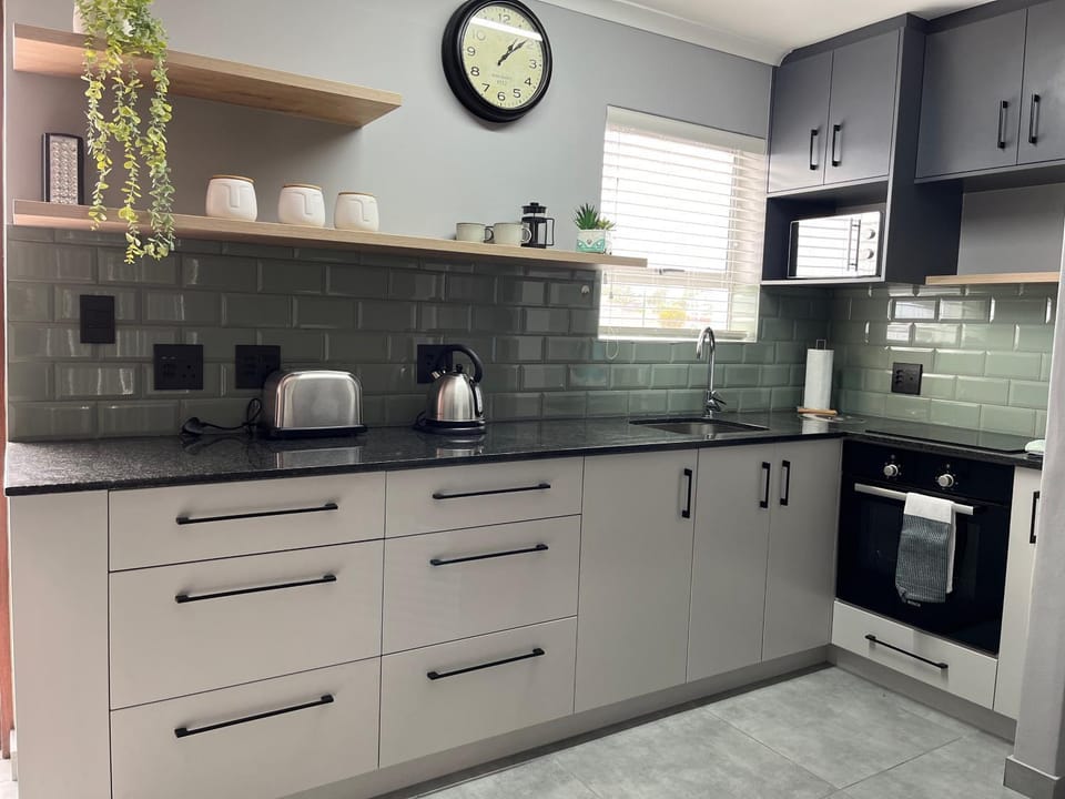 microwave, stove, kitchen