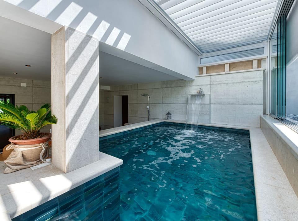 Swimming pool, Swimming pool