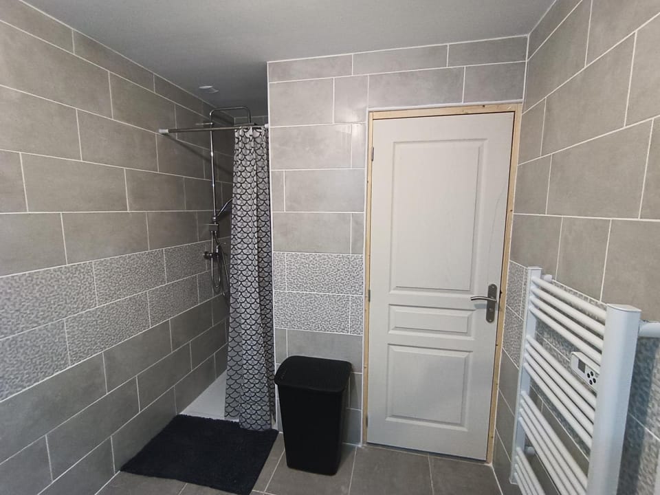 Appart complet 2 chambres calme facture et repas possibles Apartment in Auvergne-Rhône-Alpes