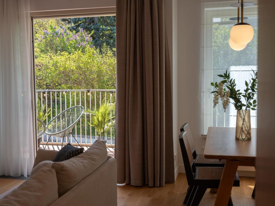 Property building, Balcony/Terrace, Balcony/Terrace