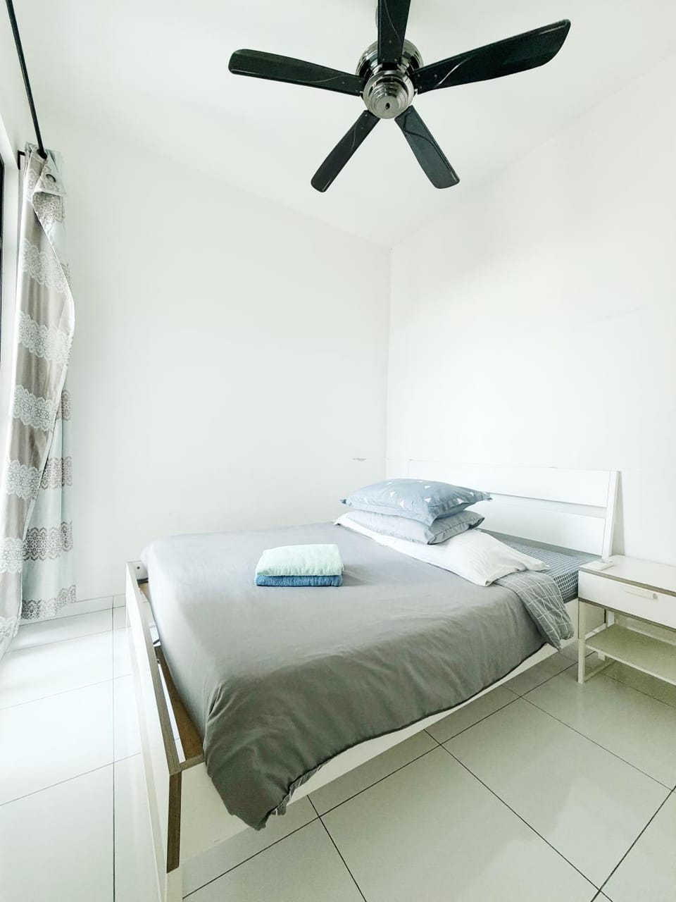 Bed, Photo of the whole room, Bedroom, air conditioner