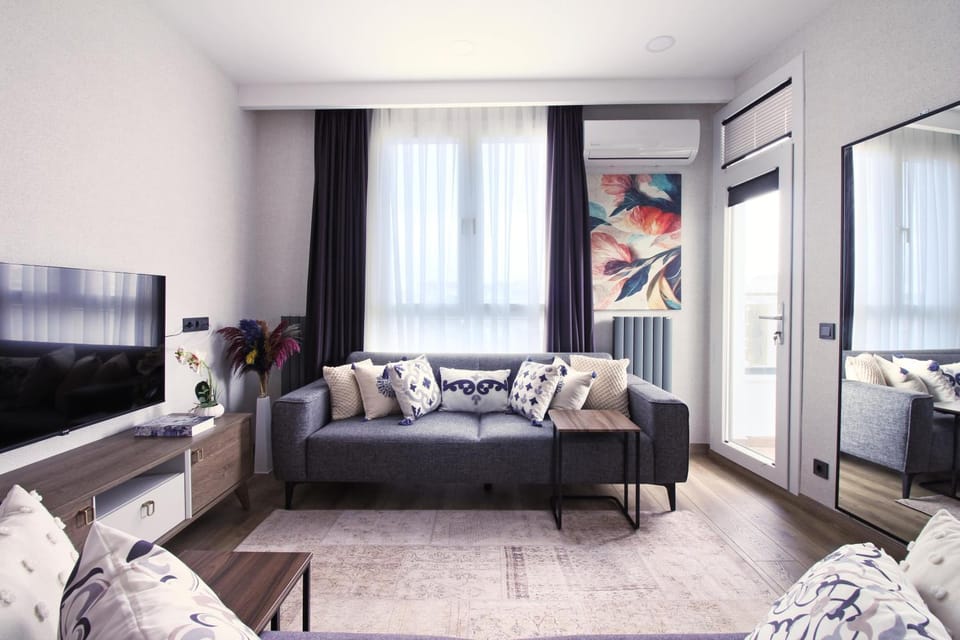 TV and multimedia, Living room, Seating area, air conditioner