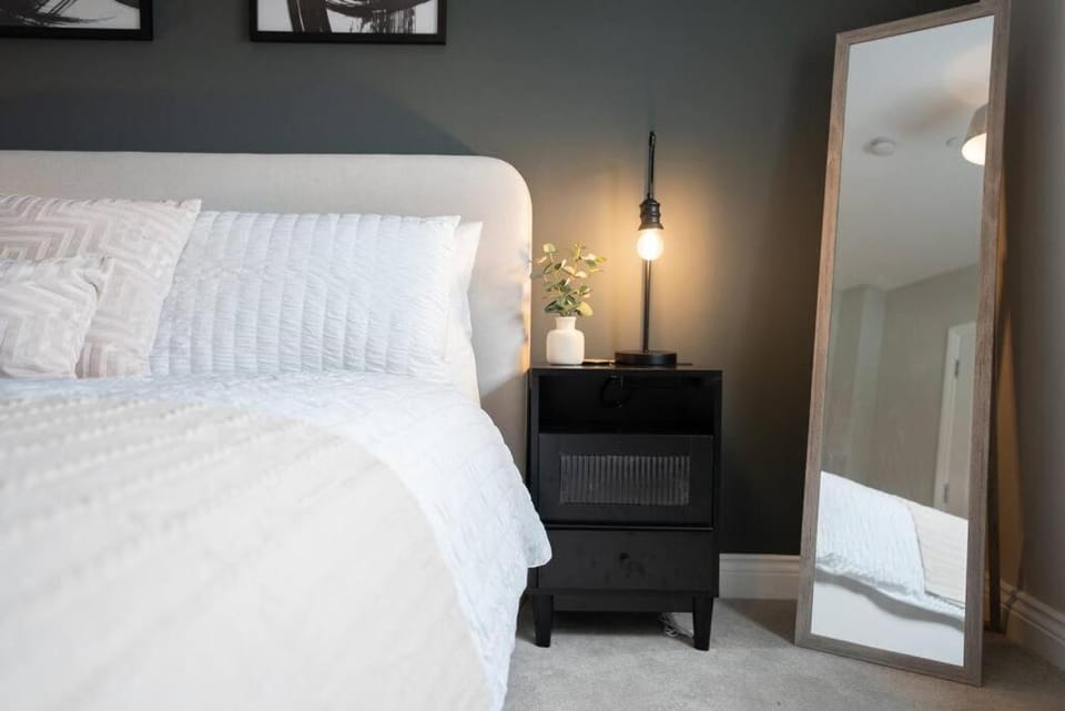 Luxury 1-Bed Flat - Free Parking Apartment in Shirley