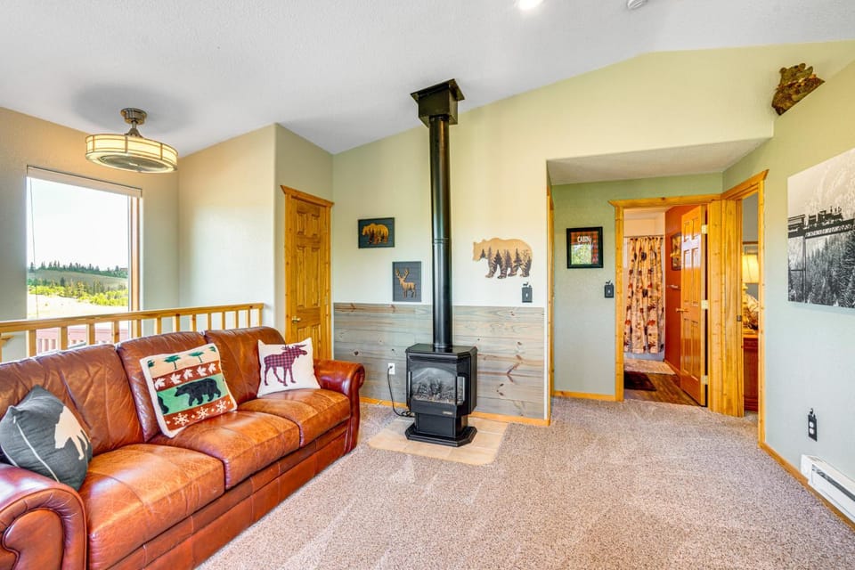 Deck & Views: Pet-Friendly Cabin in Jefferson! Cabin in Park County