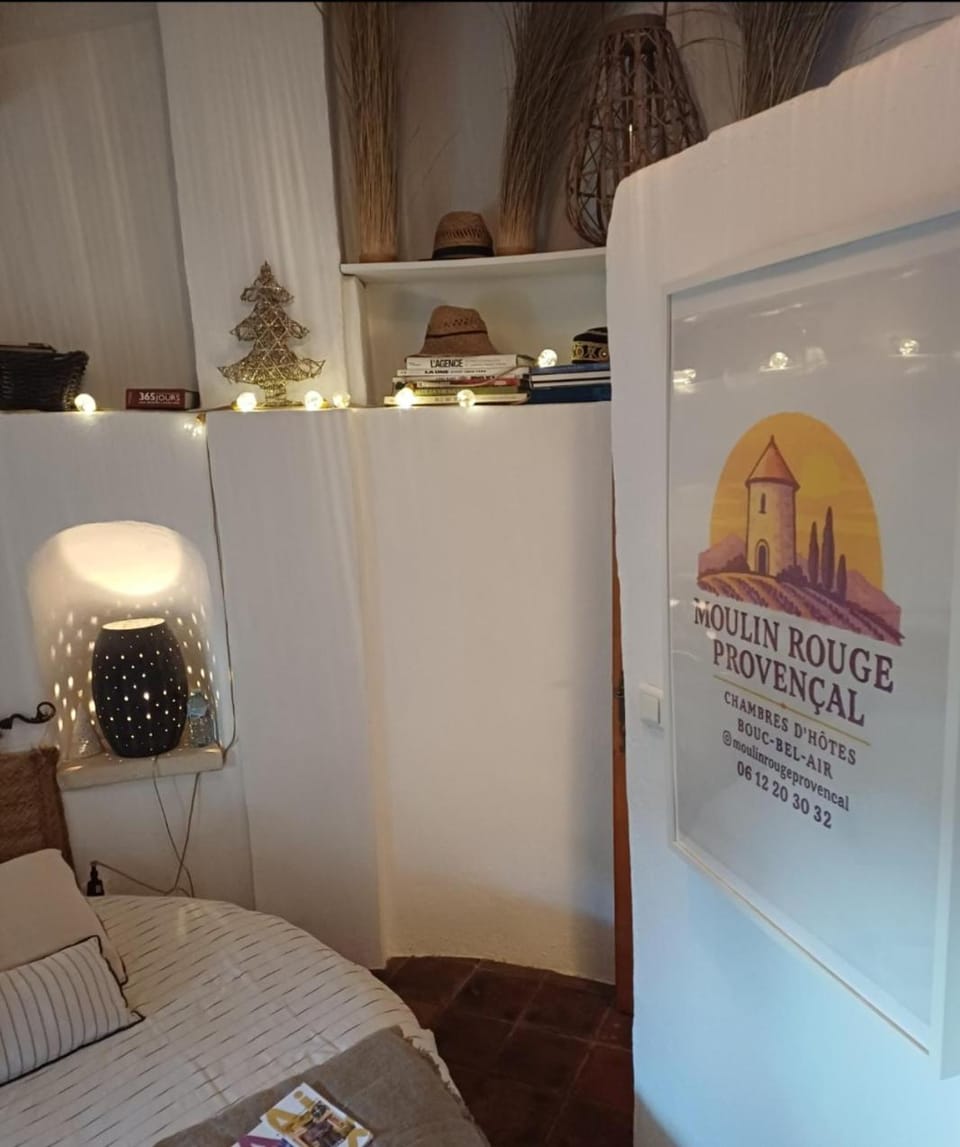 Moulin Rouge Provençal Suite Premium avec jacuzzi extérieur Aix Marseille Bed and Breakfast in Aix-en-Provence