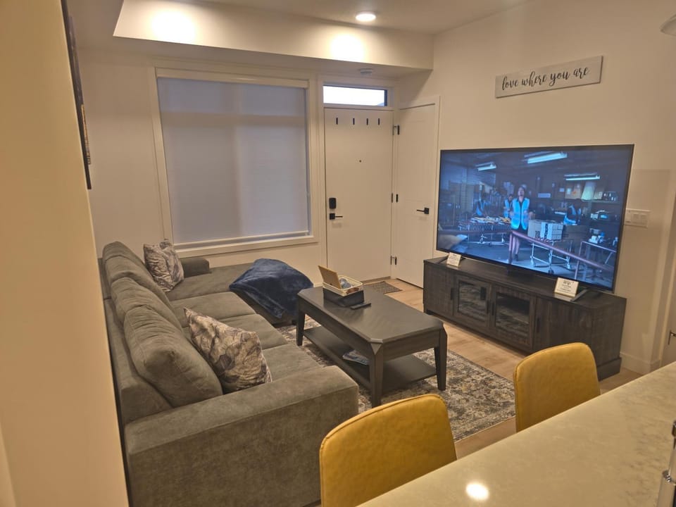 Living room, Seating area, Evening entertainment