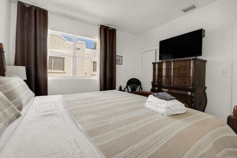 Suarez Art Stay Buena Vista Private Rooms, Free Parking House in Miami
