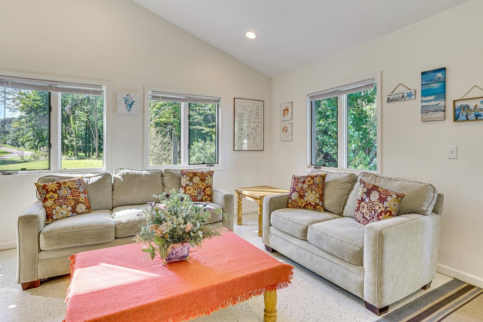 Lake Champlain Retreat w/ Grill, Fire Pit! House in Lake Champlain