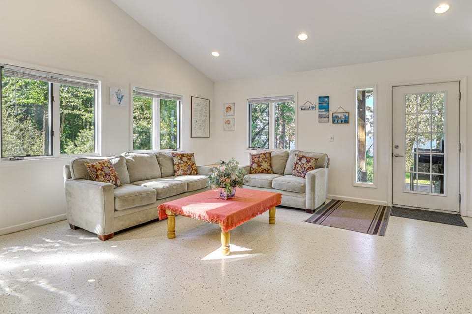 Lake Champlain Retreat w/ Grill, Fire Pit! House in Lake Champlain