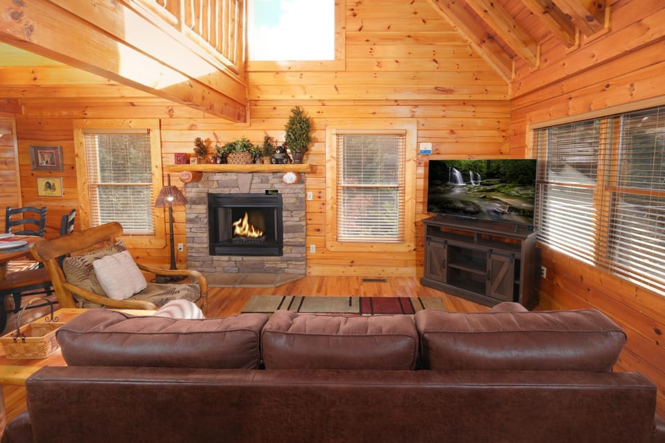 A Cozy Retreat Unwind, Relax, Repeat Chalet in Pigeon Forge