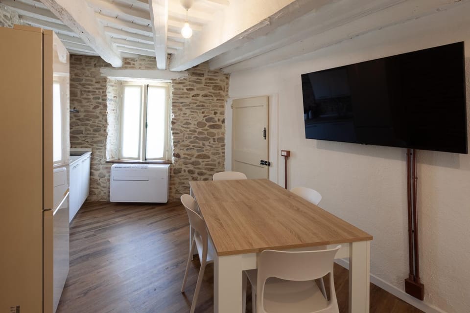 Communal lounge/ TV room, Kitchen or kitchenette, Living room, Seating area, Dining area