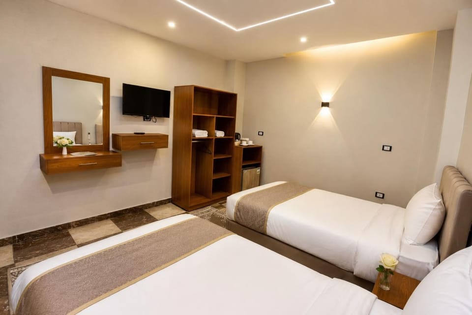 Property building, Bed, TV and multimedia, Photo of the whole room, Bedroom, wardrobe