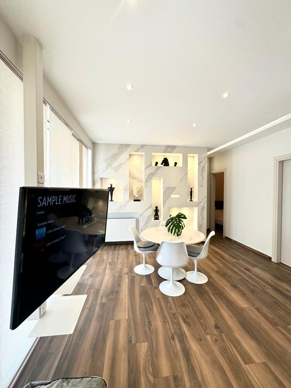 Communal lounge/ TV room, TV and multimedia, Living room, Seating area, Dining area, Evening entertainment