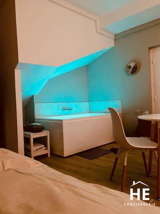 Suite Dune - Escapade Romantique avec Jacuzzi Privé Apartment in Centre-Val de Loire