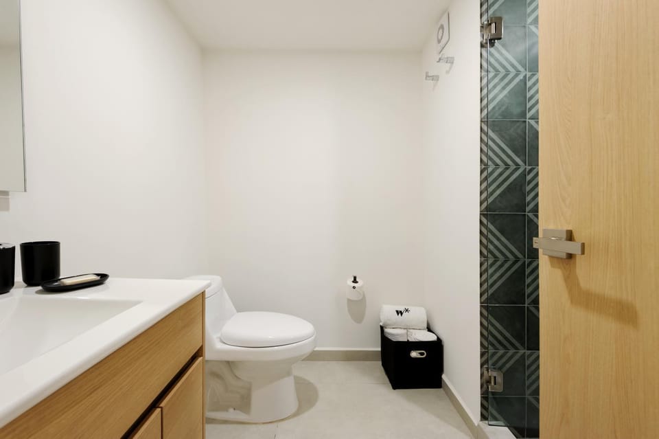 Toilet, Bathroom, towels