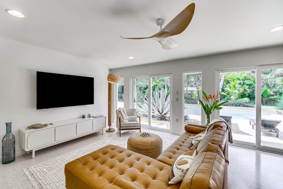 Private Oasis with Pool Walk to Melbourne Beach! House in Melbourne Beach