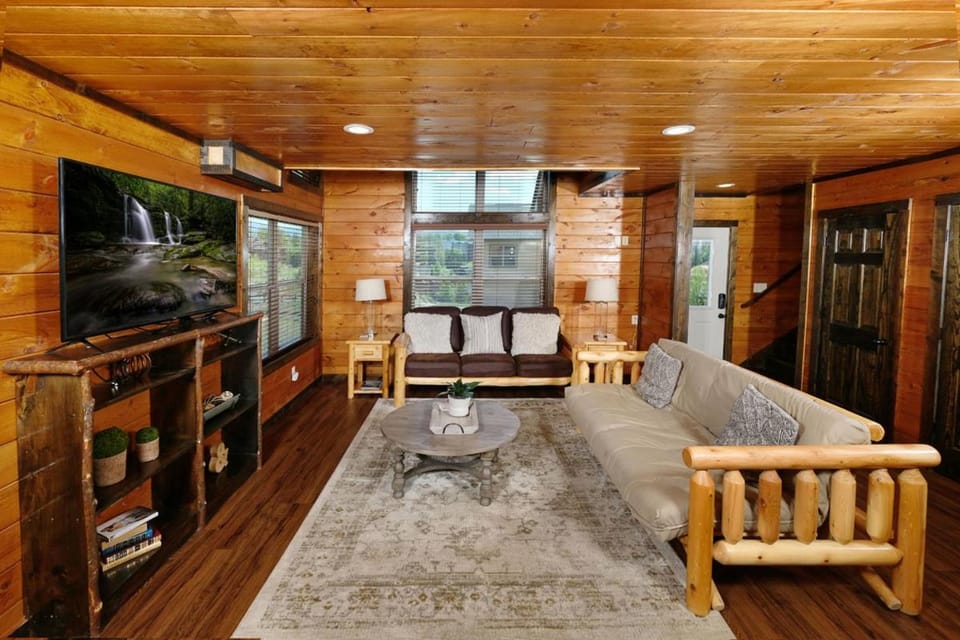 Bearadise Cove Your Cozy Corner of Paradise Chalet in Pigeon Forge