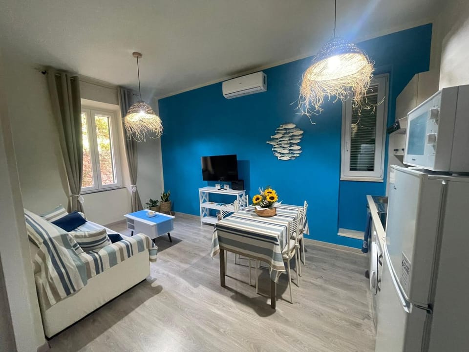 Kitchen or kitchenette, Living room, Photo of the whole room, Seating area, Dining area, air conditioner