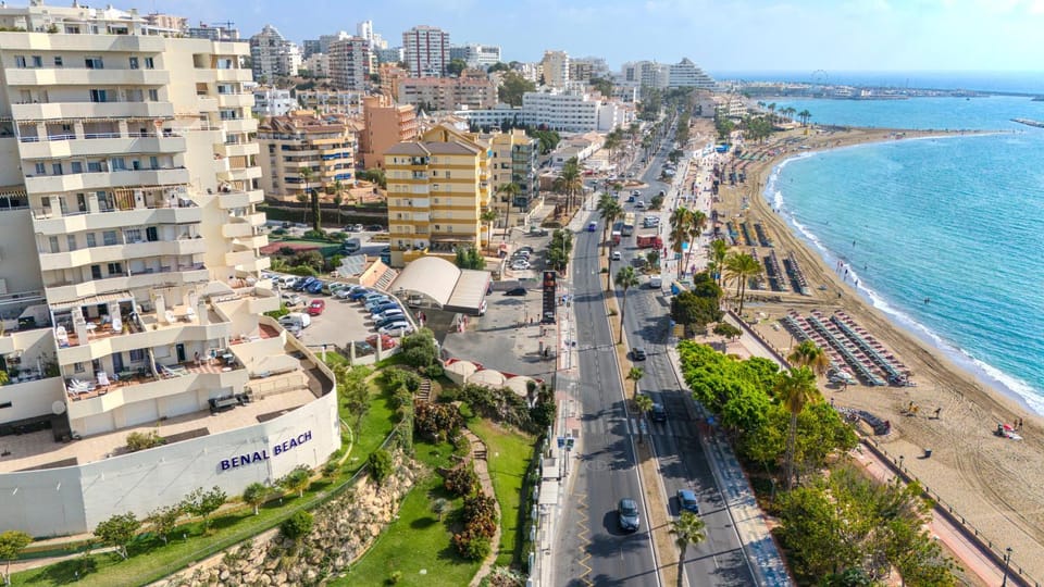 Property building, Nearby landmark, Neighbourhood, Natural landscape, Bird's eye view, Beach, Sea view, Location, Parking
