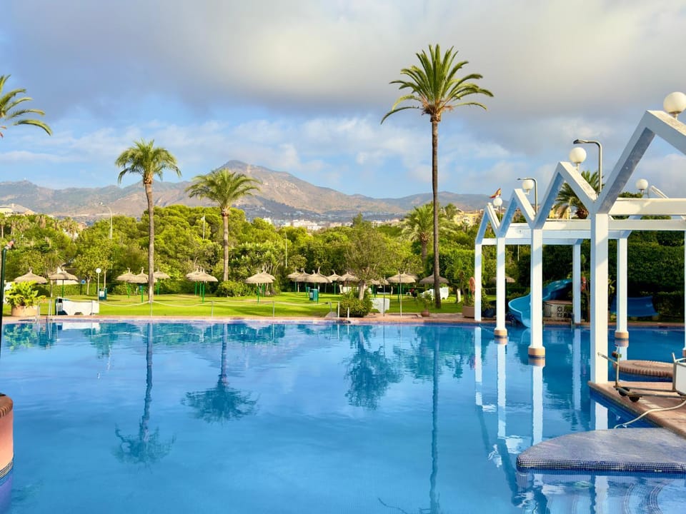 Natural landscape, Mountain view, Pool view, Swimming pool, sunbed