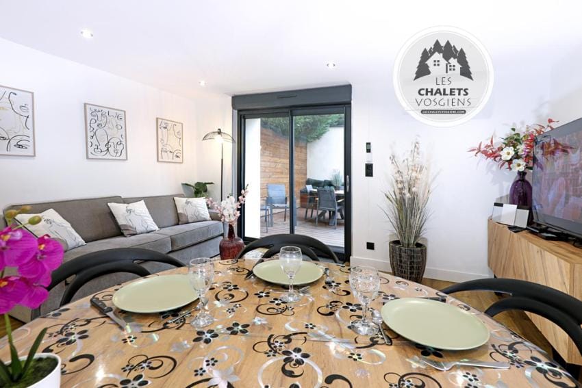 Living room, Dining area